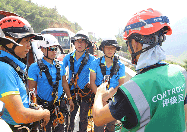 呈昱绳索救援队队员代表”蓝天救援·中国”参加国际绳索救援邀请赛(图17)