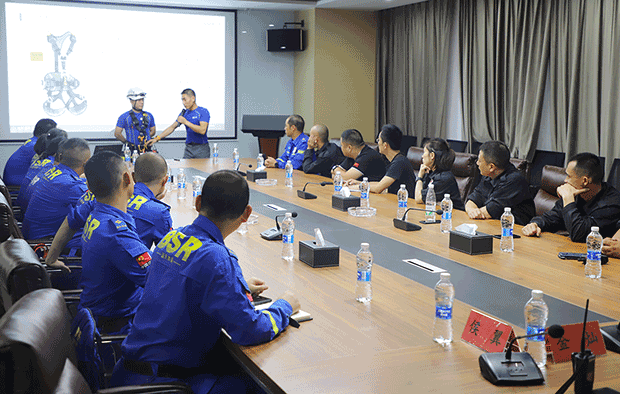 拴好生命安全“保险绳”，实现应急资源共建共享 ——“克拉维智能”受邀为“湖南省红十字蓝天救援队”的队员们培训 (图4)