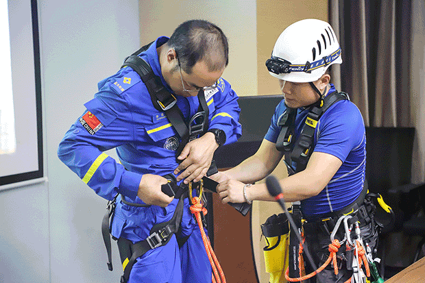 拴好生命安全“保险绳”，实现应急资源共建共享 ——“克拉维智能”受邀为“湖南省红十字蓝天救援队”的队员们培训 (图5)