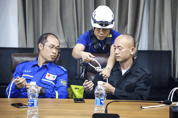 拴好生命安全“保险绳”，实现应急资源共建共享 ——“克拉维智能”受邀为“湖南省红十字蓝天救援队”的队员们培训 (图7)