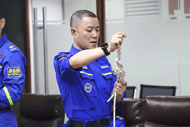 拴好生命安全“保险绳”，实现应急资源共建共享 ——“克拉维智能”受邀为“湖南省红十字蓝天救援队”的队员们培训 (图9)