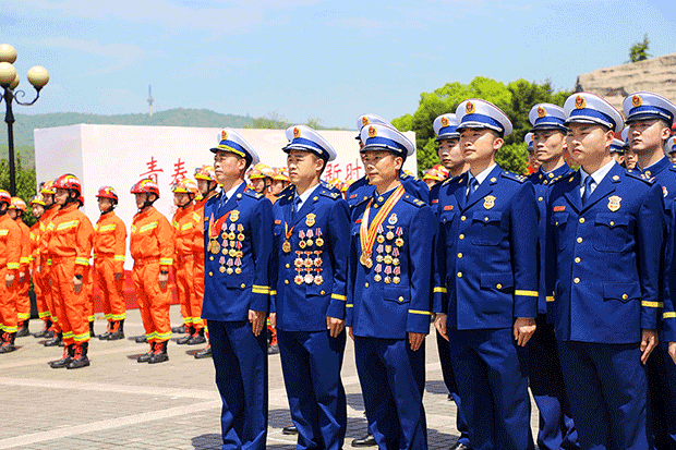 青春心向党 建功新时代—省消防快闪亮相橘洲，华声呈昱倾情录制，燃爆全城！(图5)