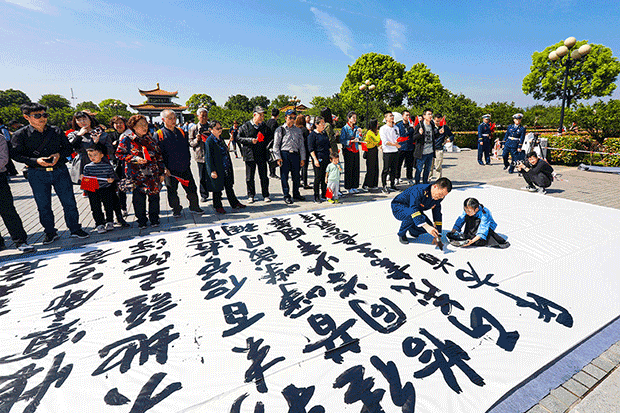 青春心向党 建功新时代—省消防快闪亮相橘洲，华声呈昱倾情录制，燃爆全城！(图4)