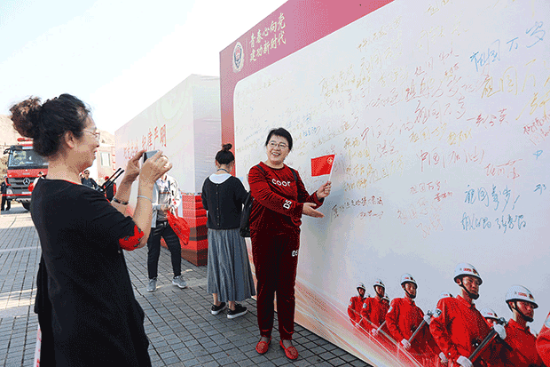 青春心向党 建功新时代—省消防快闪亮相橘洲，华声呈昱倾情录制，燃爆全城！(图13)