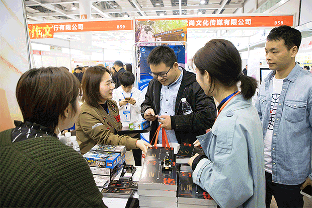 “致敬最美逆行” ——《第一信号》亮相第26届长沙图书交易会 (图5)