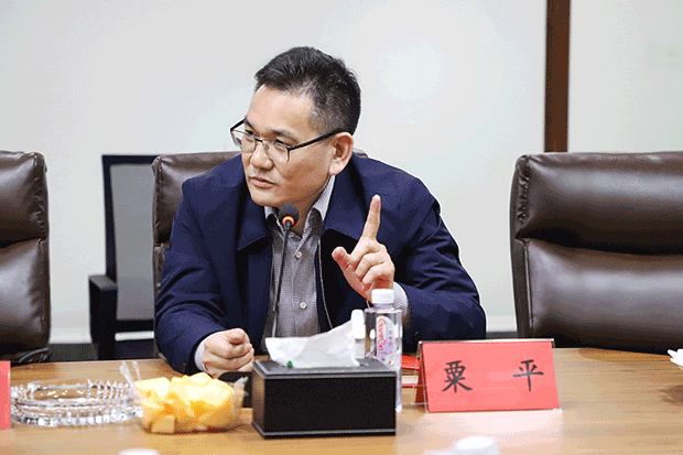 致敬最美“逆行者”！  ——《第一信号》签名赠书仪式暨分享交流会在西米集团举行 (图3)