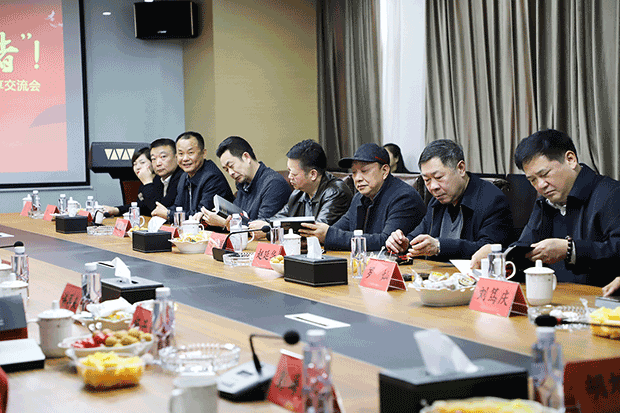 致敬最美“逆行者”！  ——《第一信号》签名赠书仪式暨分享交流会在西米集团举行 (图5)