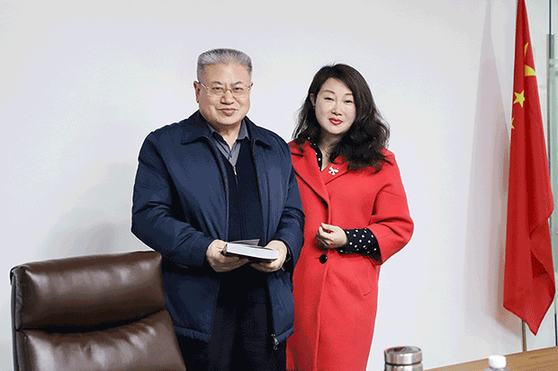 致敬最美“逆行者”！  ——《第一信号》签名赠书仪式暨分享交流会在西米集团举行 (图6)