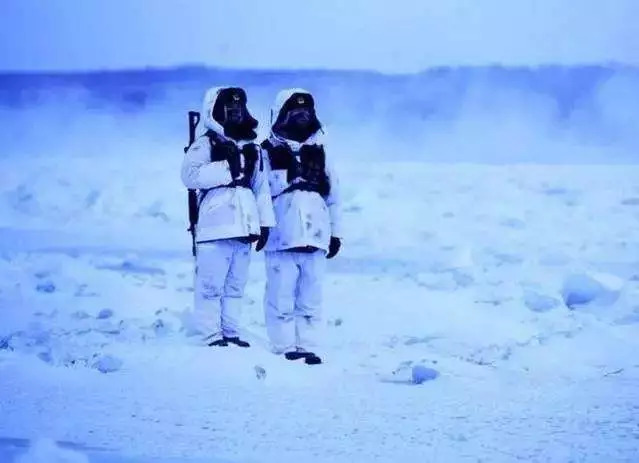 匍匐戈壁滩，天山下的忠诚卫士——刘炯！(图4)