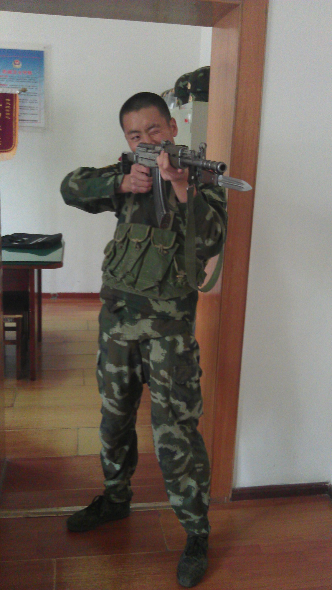 匍匐戈壁滩，天山下的忠诚卫士——刘炯！(图5)