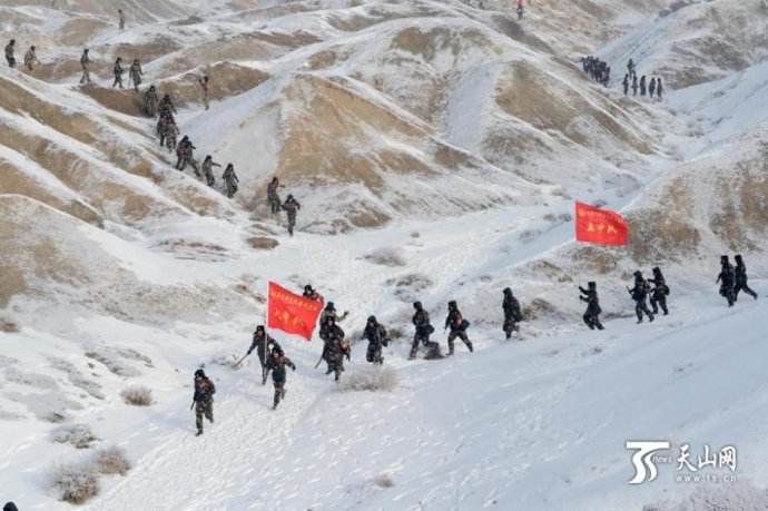 匍匐戈壁滩，天山下的忠诚卫士——刘炯！(图7)