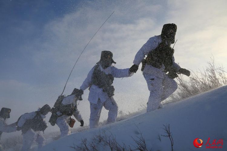 匍匐戈壁滩，天山下的忠诚卫士——刘炯！(图11)