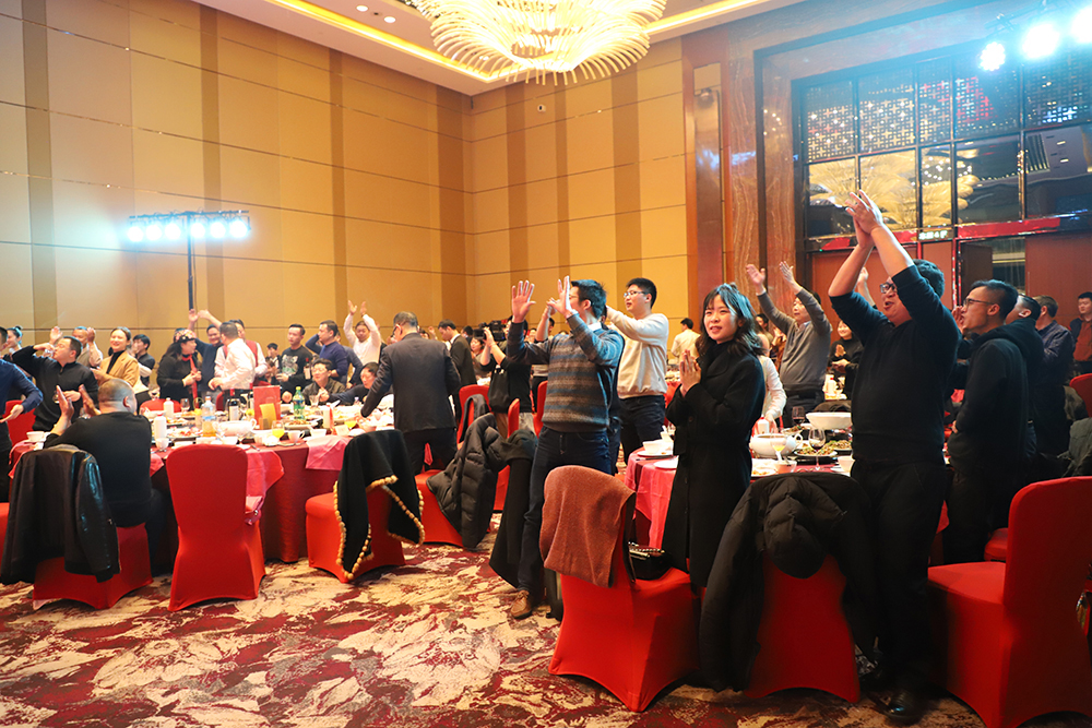 征途如虹、信仰如铁 ——西米集团2019新春年会圆满举行(图14)