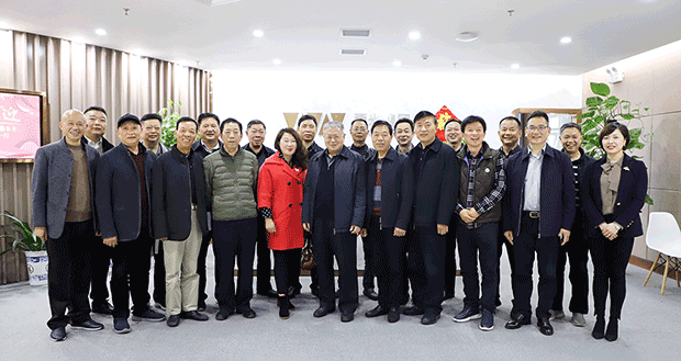 致敬最美“逆行者”！  ——《第一信号》签名赠书仪式暨分享交流会在西米集团举行 (图1)